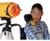 Imagen de una persona activando con un pulsador externo una pistola de dardos adaptada
