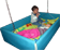 Imagen de dos nios ocupando la hamaca vestibular suspendida del techo.